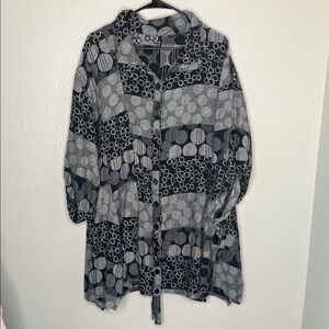Dress to Kill Black and Gray Circle Pattern Lagenlook Button-Up Tunic One Size